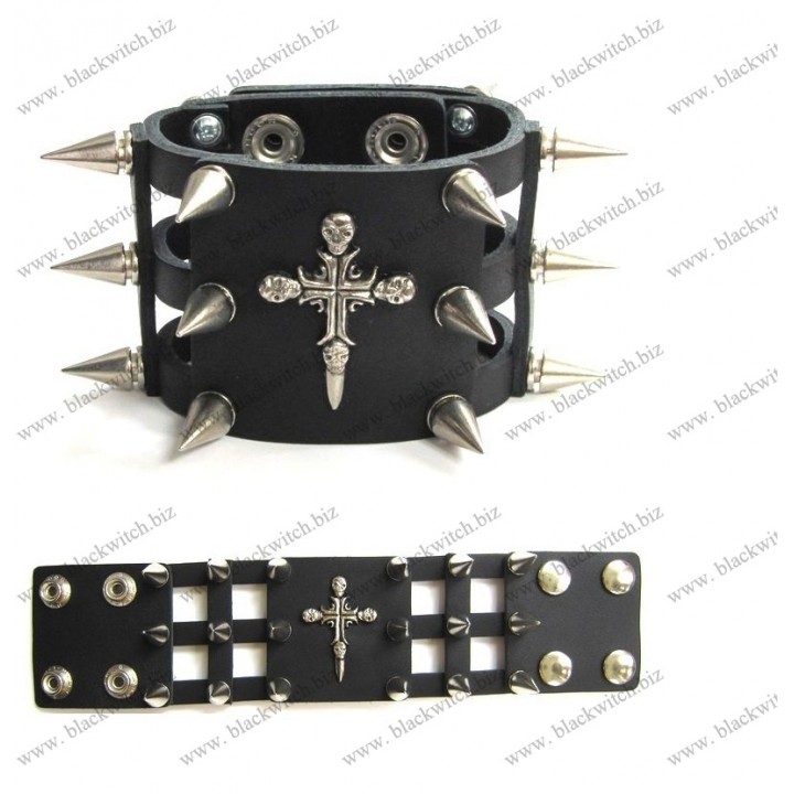 Lederen armband met kruis en spikes 6cm